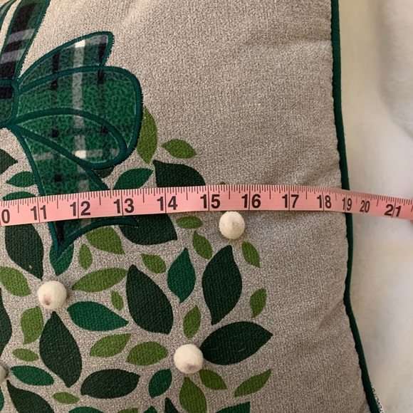 19” Square Mistletoe ball Christmas Holiday Accent Pillow‎ - Picture 3 of 3